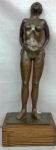 ARMINDA LOPES. " Oração". Escultura de bronze. Medidas 58 x 20 x 15 cm