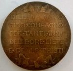 Antiga medalha de bronze com figura de gato em relêvo e dedicatória " Diletto amico  fido tanti anni delle ore liete  e delle tristi." Micetto - MCM - MCMXVII.