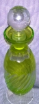 Perfumeiro de cristal  retorcido na tonalidade verde , lapidação dedão. Alt. 16 cm