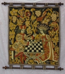 Tapeçaria espanhola feita a mão, representando os reis católicos jogando dama , para parede suporte de madeira ,medindo 102 x 91, tapeçaria medindo 115 x 110 com suporte