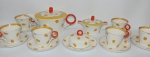 Conjunto ART DECO  para chá de porcelana VISTA ALEGRE, composto de: bule , açucareiro, manteigueira, 6 xícaras com 6 pires  (1 xícara com fio de cabelo). Total 15 peças.