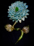 Flor de vidro de MURANO com pó de ouro, nas cores azul e verde. Medidas 20 x 11 cm