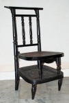 Cadeira colonial reversível em  genuflexório com palhinha (no estado).
