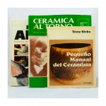 Três livros sobre trabalho em cerâmica:  Tony Birks - Pequeo Manual del Ceramista;  Kenneth Clark - Manual del Alfarero  e  Elsbeth S. Woody - Ceramica al Torno.