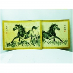 Duas gravuras chinesas, representando Cavalos, 32 x 44 cm.