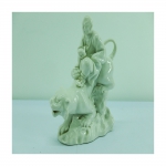 Grupo escultórico em porcelana chinesa blanc chine, representando "Sábio e tigre",(pequeno defeito no dente do tigre e na mão do sábio) med. 17 cm de altura