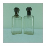 Dois perfumeiros em cristal frances BACCARAT e tampas em prata (1 deles com pequeno trincado na parte interna). Alt. 16 cm