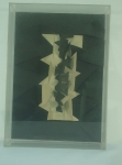 Escultura em papel, "Construção II", 31 x 22 6  cm. Década de 70. Emoldurada em acrílico.