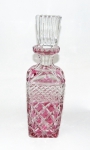 Linda licoreira de cristal lapidada, thecho  nas cores rosa e transparente, altura 30 cm