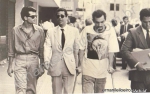 Fotografia PB; autor Ricardo Chaicer; "Depoimento de Maninho, com Tarcísio Meira, Grelha a e advogados"; 13/09/1988; med.16 x 25 cm.