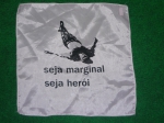 HELIO OITICICA. "Seja Marginal, seja herói" , serigrafia em tecido rosa, 31 x 31 cm