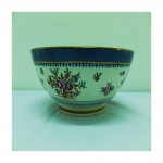 Bowl em porcelana inglesa, decorada com flores em policromia ,borda em azul cobalto e friso a ouro( com restauro). Alt. 11 cm. Diâm. 24,5 cm