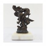 Escultura em bronze representando Guerreira, base em mármore. Alt.total 13 cm