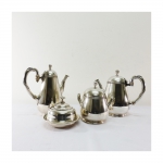 Aparelho para chá e café em metal espessurado a prata contrastado, composto de 2 bules, 1 mantegueira e 1 açucareiro
