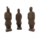 3 esculturas em terracota representando os "Guerreiros de Xian", med. 16 cm cada