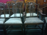 Conjunto de 12 cadeiras, Inglesas em madeira nobre, com encosto em forma de lira e assento estofado, sendo com 2 de braços.