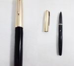 Uma caneta tinteiro PARKER 51 na cor preta - apesenta marcas de uso.