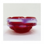 Bowl de Murano na cor vermelha, medindo 9cm de altura x 20cm de diâmetro.