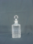BACCARAT -  Garrafa  em cristal francês, lapidado, medindo 25 cm de altura.