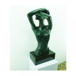 OXANA NAROZNIAK -  "Calipso - Série Atlântida". Escultura em bronze patinado, medindo 80cm de altura. Base em granito negro, medindo 15cm x 40cm x 25cm.