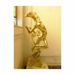 MAX FORTI. Escultura em bronze e resina representando Figuras femininas. Alt. 99 cm