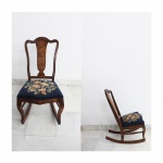 Pequena cadeira de balanço estilo inglês, assento estofado com tapeçaria floral.