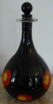 Garrafa italiana com tampa, em cristal de Murano na cor preta. Assinada A. Martinelli. Altura 48 cm.