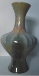 Dubois Cristallerie  Vaso francês vitrificado, apresentando rica policromia, forma de balaústre, medindo 40 x 26 cm. Assinado