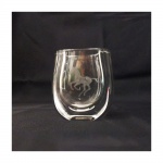 Pequeno vaso em grosso cristal lapidado , decorado com figura de Cavalo.Assinado . Alt. 10 cm