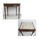 Mesa  em madeira nobre patinada e trabalhada, com 1 gaveta e tampo de mármore(restaurado) . Medidas 73 x 72 x 55 cm