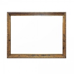 Espelho bizotado com moldura em madeira patinada com dourações. Medidas 134 x 94 cm.