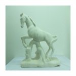 GUERIZOLI . "Cavalo". Escultura em  mármore . Assinado. Medidas 60 x 60 x24 cm.