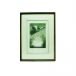 Antiga gravura . "Raphael Dans L'an ", medindo 41 x 29 cm. Emoldurada com vidro, 62 x 52 cm (no estado)