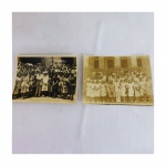 Duas fotografias antigas - Registro: Grupo predominantemente de mulheres; sem especificações de época, local ou motivo, sendo 1 nas escadarias do Palácio Tiradentes (no estado). Medidas 18 x 24 cm