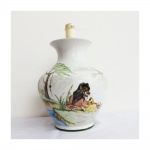 Vaso de porcelana adaptado para abajour , decorado com motivos do Rei Leão. Alt. 33 cm