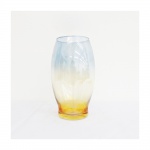 Vaso em vidro no formato bojudo. Alt. 22 cm