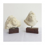Duas esculturas em pedra , representando Anjos. Base de madeira . Uma escultura assinada. Alt.total 16 e 19 cm