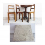 Conjunto de mesa com tampo de mármore e 3 cadeiras para botequim. Medidas 75 x 50 x 75 cm. (cadeiras no estado)
