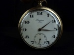 Relógio de bolso, marca LONGINES em plaque d'or (funcionando - marcas de uso). Diâm. 4,5 cm
