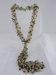 Semi-jóia - gargantilha com 9 fios de pedras com destaque: jade, quartzo e olho de tigre, medindo 54cm e franja com 18 fios, medindo 23cm.