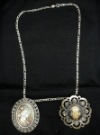 Dois pendentes e cordão em prata de lei, madrepérolas, ouro 18K e nielo russo.
