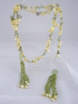 Semi-jóia - Colar em madrepérolas na cor branca e verdes, medindo 108cm, com adorno final em cristal verde e franja com peridoto verde e madrepérola, medindo 13 cm (um adorno solto).