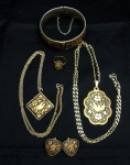 Conjunto de Toledo - Espanha, com: pulseira, 2 colares com pingentes, anel e par de brincos com aplicações de ouro 24k