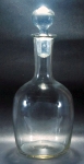 Licoreiro, 30cm; finíssimo vidro incolor, soprado e moldado, fundo liso, corpo em sino, tampo piriforme, muito bem conservado.
