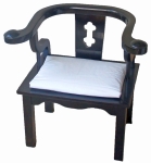 Cadeira, madeira nobre, linhas chinesas, laqueada em negro, contemporânea, assento estofado na tonalidade creme, muito bem conservada.