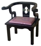 Cadeira, madeira nobre, linhas chinesas, laqueada em negro, contemporânea, assento estofado na tonalidade salmão, muito bem conservada.