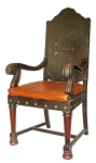 Cadeira de braços, 125x60x55cm, estilo colonial, madeira nobre, assento e encosto em couro pirogravado. <B> <I>NO ESTADO.</I></B> Retirada por conta do comprador.