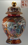 Potiche, 35cm, porcelana chinesa, contemporâneo, decoração ao gosto Imari, marcas da manufatura em ideogramas orientais no verso da base. Muito bem conservado.