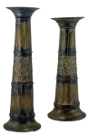 Dois castiçais, 45,5 e 33cm, contemporâneos, emulando colunas antigas, madeira patinada, muito bem conservado.