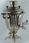 Samovar, 37x26cm, metal espessurado à prata, sistema elétrico de aquecimento; ausente o cabo original. Bem conservado.